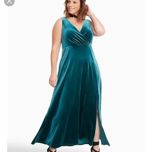Torrid 00 Green Velvet Maxi Dress